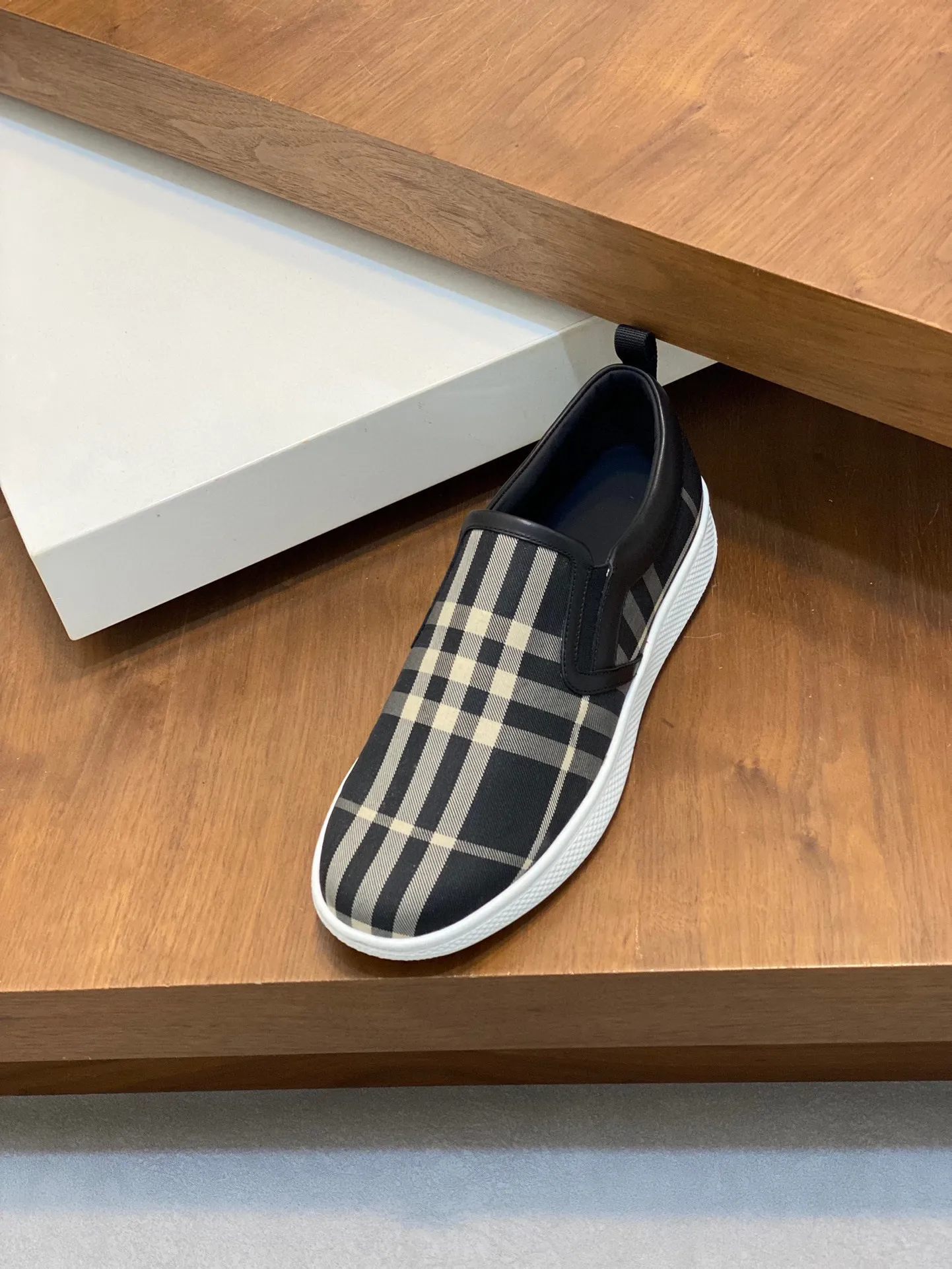 P380 [BURBERRY] Burberry - Upper: imported 🔝 brand totem cloth, - Inner lining: cowhide lining, feet; water-dyed cowhide - Outsole: ultra-light TPR rubber; two-color molded outsole - Super high quality control·Fine workmanship: highlighted (high-end, extravagance, grade) -Size: 38-44 (Male 45, can be customized)·